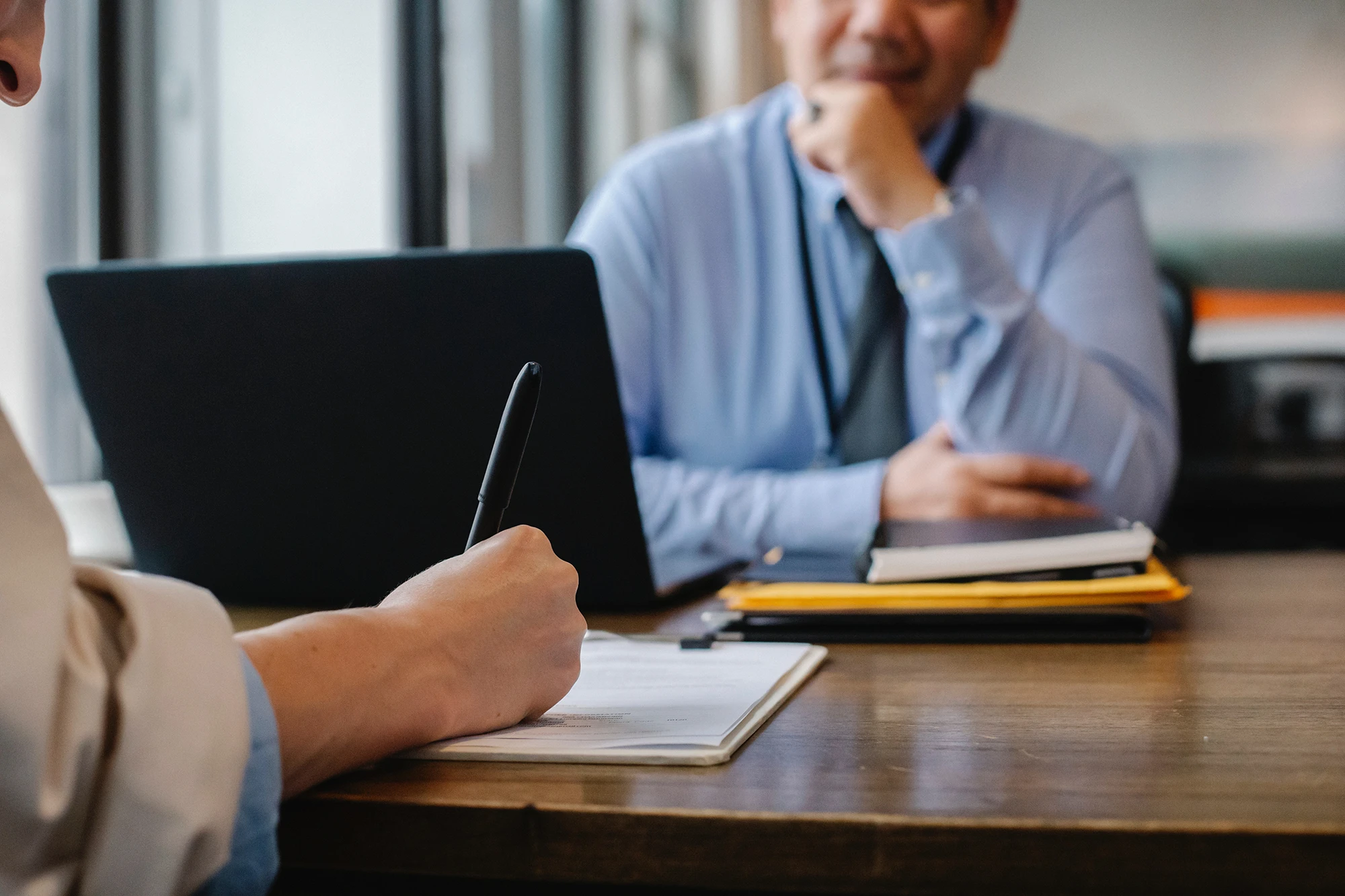 professionnel fait un bilan de compétences